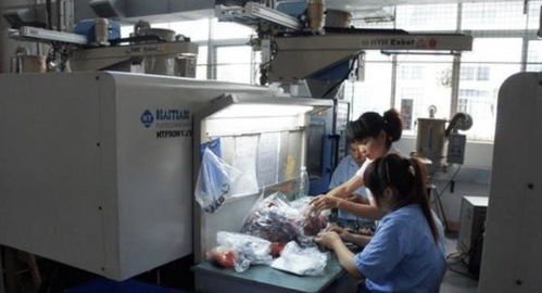 富士康厂花神似奶茶妹妹走红网络，网友直呼 抬头那一刻，我恋爱了！